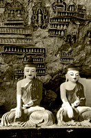 Buddhas at Kawgun Cave