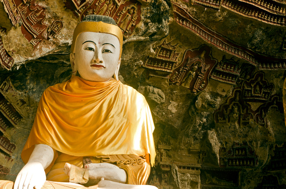 Buddha in Kawgun cave
