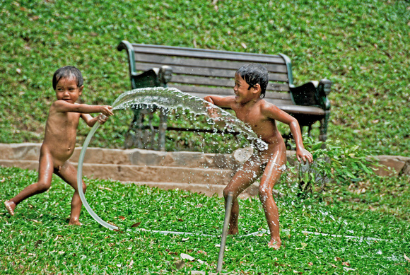 Having fun with water at Wat Phnom