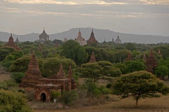 Bagan sunset Pagoda vista
