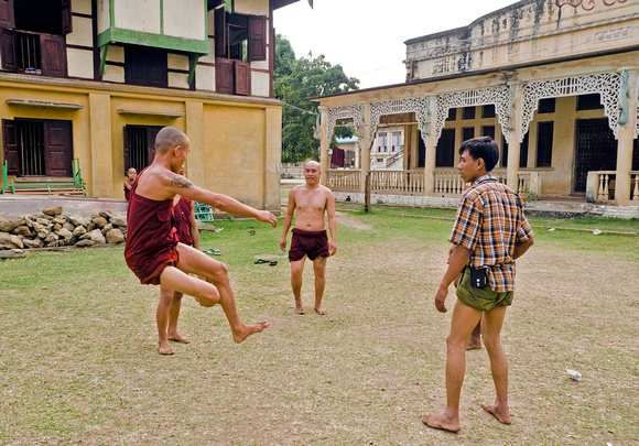 Monks Playing Sepak Takraw2