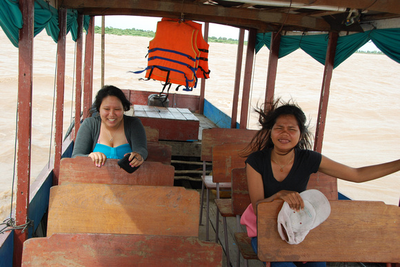 Out on the Tonle Sap lake with high wind and waves