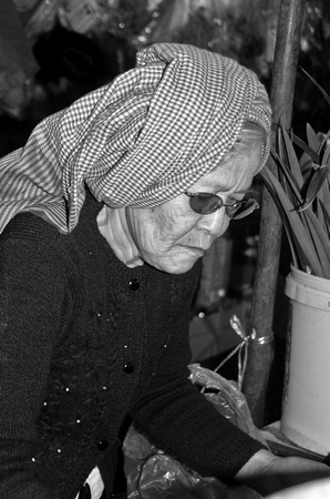 Old lady in Market 3