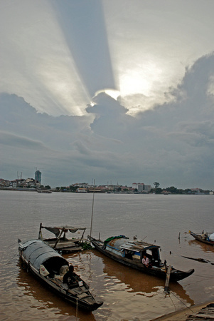 Sunset over the Tonle Sap river