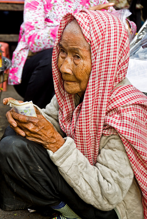 Old lady in Market