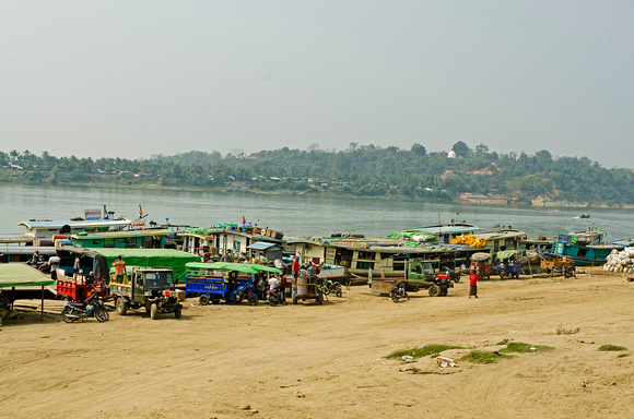 Tamanthi river side