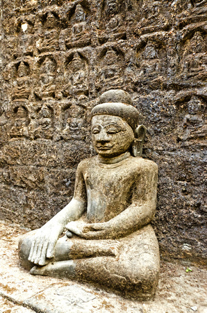 Buddha statue at Moe Thaung Temple