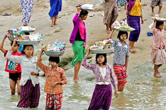 Bringing snacks to the boat on the Irrawaddy river