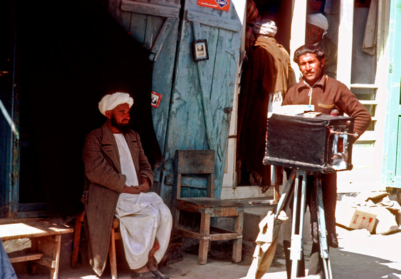 Photographer in Khandaher, Afganistan1