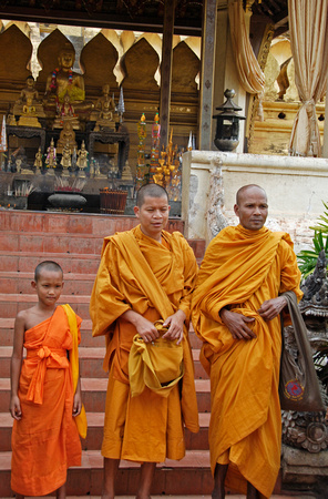 Monks at Pha That Luang