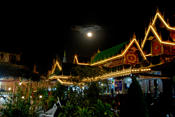 Full moon over Wat Jong Klang