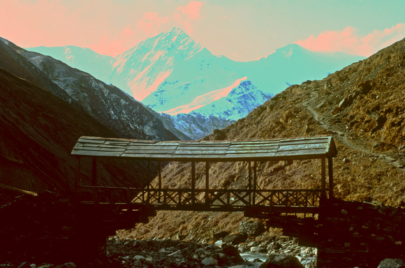 Covered bridge on the Annapurna circuit